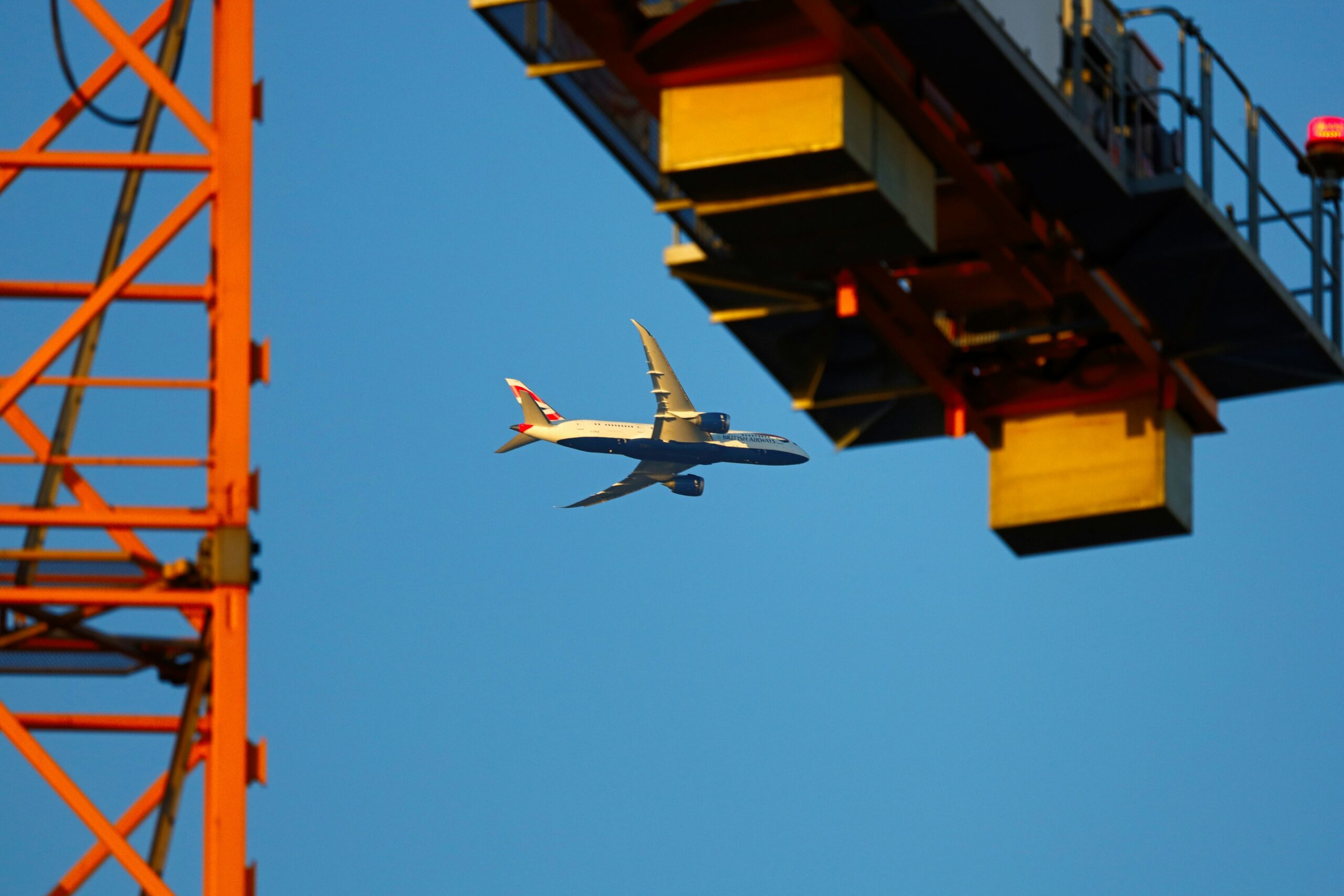 Air Freight vs Sea Freight for Art: Which Is Right for Your Shipment?